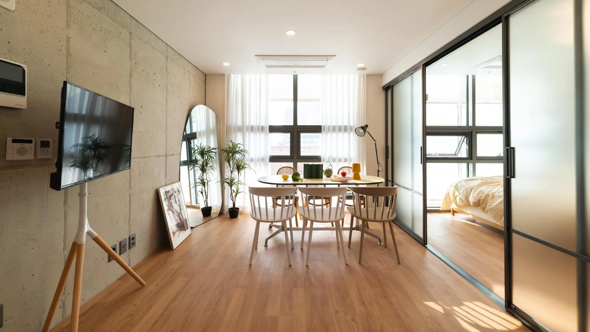 Hongik Univ Station Wave Family Suite #4 Seoul